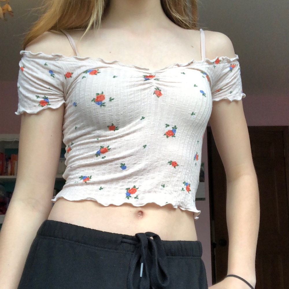 🌼 OUT FROM UNDER shirt 🌼